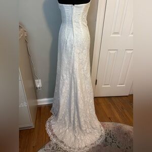 Size 6 ivory lace gown with sweep train!